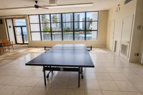 Condominio en venta en Hallandale Beach, Florida, 1 dormitorio, 81.29 m2 № 2078048 - foto 26