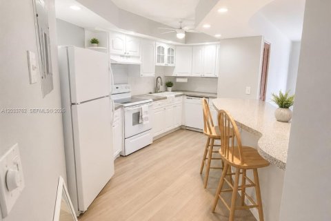 Condominio en venta en Hallandale Beach, Florida, 1 dormitorio, 81.29 m2 № 2078048 - foto 17