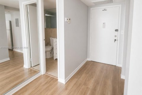 Condominio en venta en Hallandale Beach, Florida, 1 dormitorio, 81.29 m2 № 2078048 - foto 10
