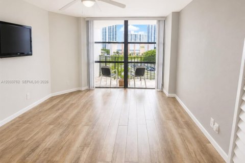 Condominio en venta en Hallandale Beach, Florida, 1 dormitorio, 81.29 m2 № 2078048 - foto 12