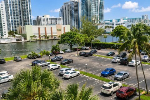 Condominio en venta en Hallandale Beach, Florida, 1 dormitorio, 81.29 m2 № 2078048 - foto 9