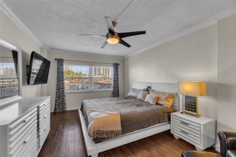 Condo in Fort Lauderdale, Florida, 2 bedrooms  № 1162024 - photo 1