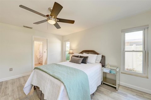 House in Sarasota, Florida 2 bedrooms, 167.04 sq.m. № 2093250 - photo 21