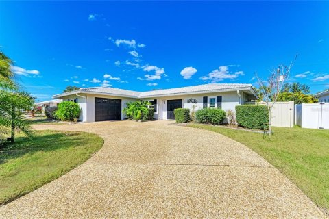 House in Sarasota, Florida 2 bedrooms, 167.04 sq.m. № 2093250