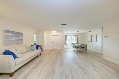 House in Sarasota, Florida 2 bedrooms, 167.04 sq.m. № 2093250 - photo 10