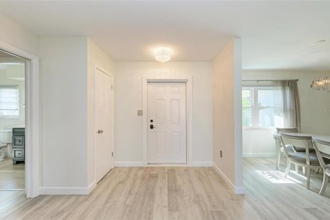 House in Sarasota, Florida 2 bedrooms, 167.04 sq.m. № 2093250 - photo 3