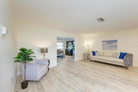 House in Sarasota, Florida 2 bedrooms, 167.04 sq.m. № 2093250 - photo 7
