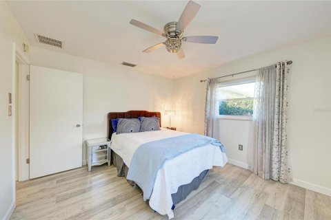 House in Sarasota, Florida 2 bedrooms, 167.04 sq.m. № 2093250 - photo 28