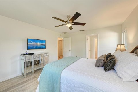 House in Sarasota, Florida 2 bedrooms, 167.04 sq.m. № 2093250 - photo 22