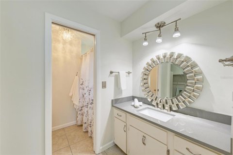 House in Sarasota, Florida 2 bedrooms, 167.04 sq.m. № 2093250 - photo 24