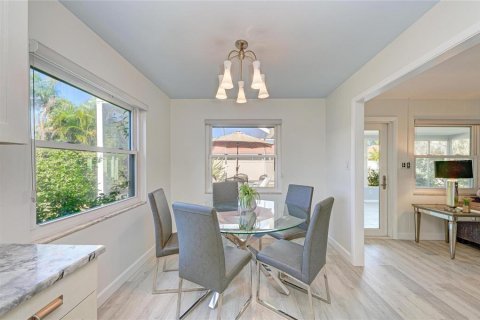 House in Sarasota, Florida 2 bedrooms, 167.04 sq.m. № 2093250 - photo 19