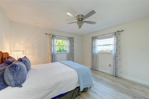 House in Sarasota, Florida 2 bedrooms, 167.04 sq.m. № 2093250 - photo 27