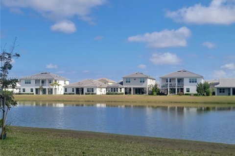 House in Westlake, Florida 3 bedrooms, 177.72 sq.m. № 2042097 - photo 11