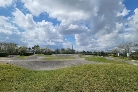 House in Westlake, Florida 3 bedrooms, 177.72 sq.m. № 2042097 - photo 25