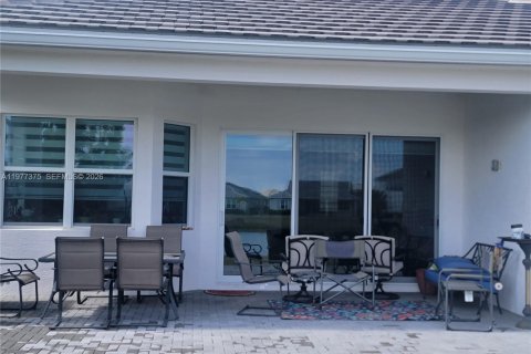 House in Westlake, Florida 3 bedrooms, 177.72 sq.m. № 2042097 - photo 5