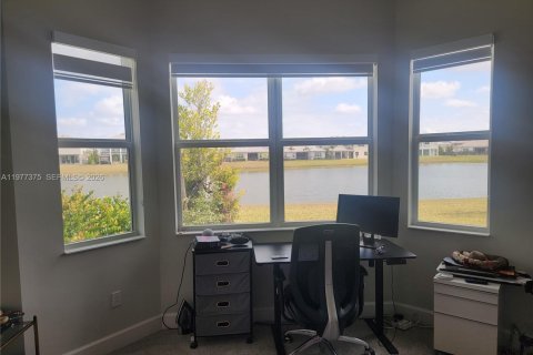 House in Westlake, Florida 3 bedrooms, 177.72 sq.m. № 2042097 - photo 14