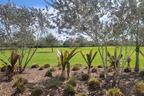 House in Westlake, Florida 3 bedrooms, 177.72 sq.m. № 2042097 - photo 24