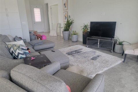 House in Westlake, Florida 3 bedrooms, 177.72 sq.m. № 2042097 - photo 10