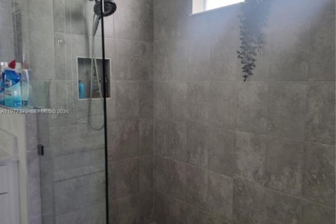 House in Westlake, Florida 3 bedrooms, 177.72 sq.m. № 2042097 - photo 13