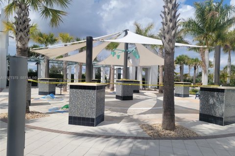 House in Westlake, Florida 3 bedrooms, 177.72 sq.m. № 2042097 - photo 21