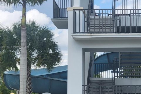 House in Westlake, Florida 3 bedrooms, 177.72 sq.m. № 2042097 - photo 19