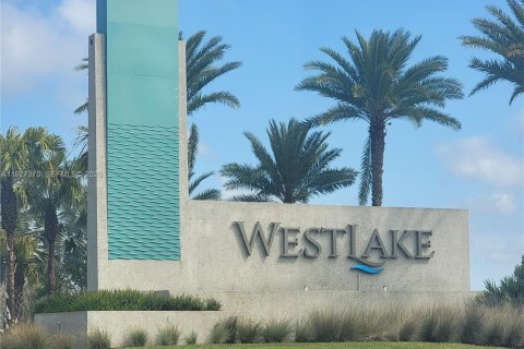 House in Westlake, Florida 3 bedrooms, 177.72 sq.m. № 2042097 - photo 18