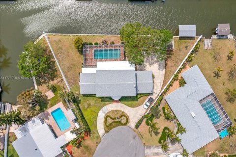 Casa en venta en Cocoa Beach, Florida, 6 dormitorios № 1868206 - foto 8