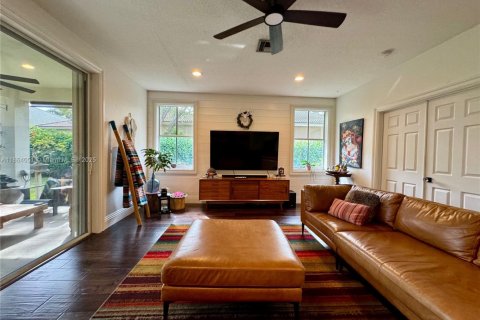 House in Weston, Florida 6 bedrooms, 367.99 sq.m. № 1891608 - photo 24