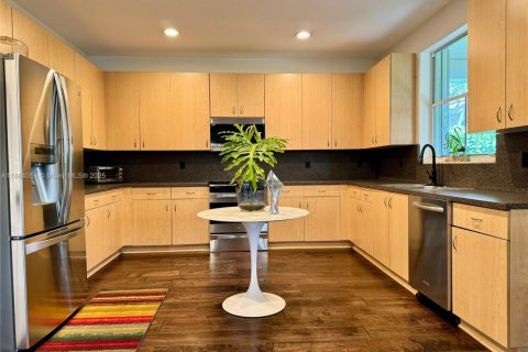 House in Weston, Florida 6 bedrooms, 367.99 sq.m. № 1891608 - photo 21