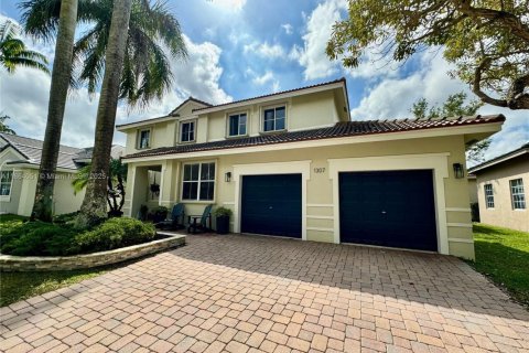 House in Weston, Florida 6 bedrooms, 367.99 sq.m. № 1891608 - photo 4