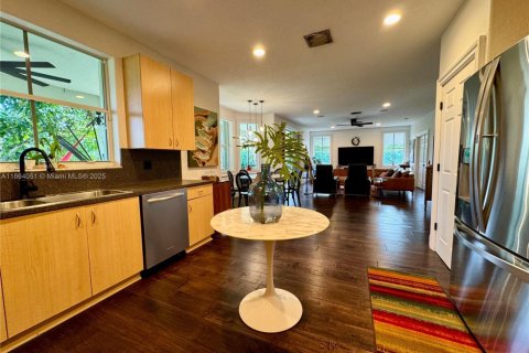House in Weston, Florida 6 bedrooms, 367.99 sq.m. № 1891608 - photo 22