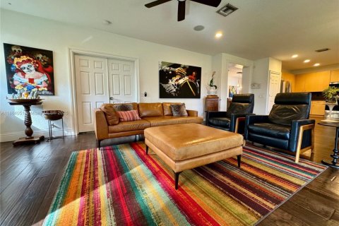 House in Weston, Florida 6 bedrooms, 367.99 sq.m. № 1891608 - photo 25