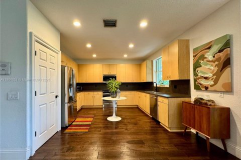 House in Weston, Florida 6 bedrooms, 367.99 sq.m. № 1891608 - photo 20