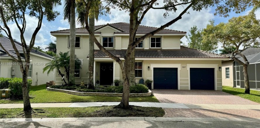 House in Weston, Florida 6 bedrooms, 367.99 sq.m. № 1891608