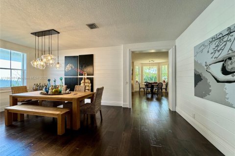 House in Weston, Florida 6 bedrooms, 367.99 sq.m. № 1891608 - photo 17