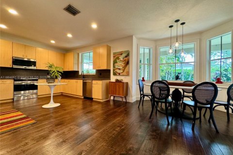 House in Weston, Florida 6 bedrooms, 367.99 sq.m. № 1891608 - photo 19