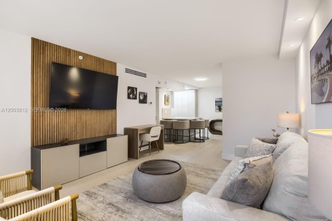 Condo in Hollywood, Florida, 2 bedrooms  № 2241937 - photo 2