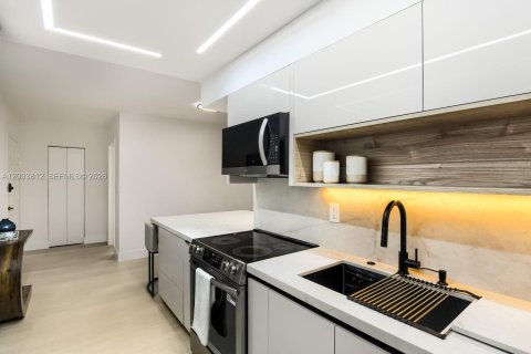 Condo in Hollywood, Florida, 2 bedrooms  № 2241937 - photo 6