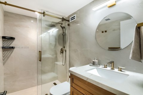 Condo in Hollywood, Florida, 2 bedrooms  № 2241937 - photo 10