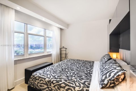 Condo in Hollywood, Florida, 2 bedrooms  № 2241937 - photo 9