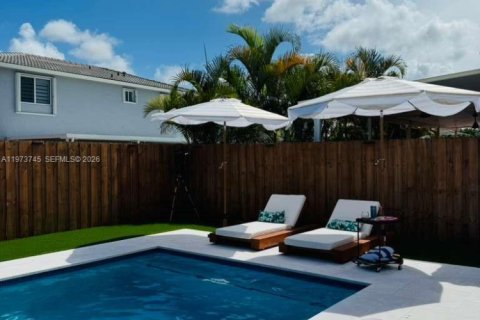 House in Homestead, Florida 4 bedrooms, 169.08 sq.m. № 2033349 - photo 2