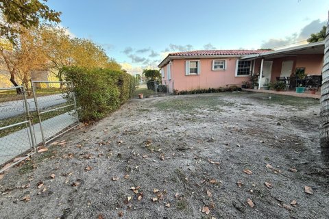 House in Miami, Florida 3 bedrooms, 90.58 sq.m. № 2038385 - photo 27