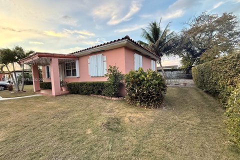 House in Miami, Florida 3 bedrooms, 90.58 sq.m. № 2038385 - photo 6