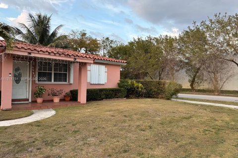 House in Miami, Florida 3 bedrooms, 90.58 sq.m. № 2038385 - photo 2