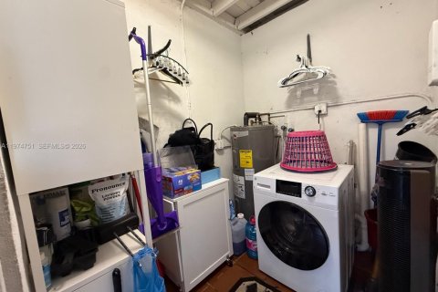 House in Miami, Florida 3 bedrooms, 90.58 sq.m. № 2038385 - photo 19