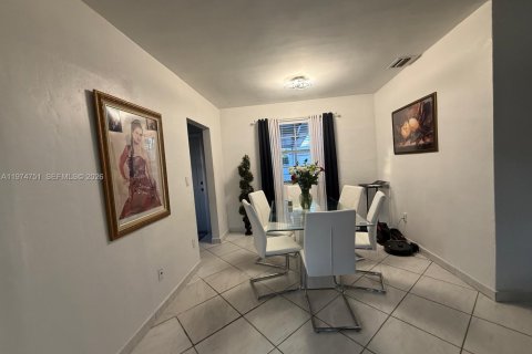 House in Miami, Florida 3 bedrooms, 90.58 sq.m. № 2038385 - photo 9