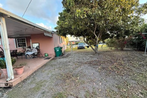 House in Miami, Florida 3 bedrooms, 90.58 sq.m. № 2038385 - photo 29