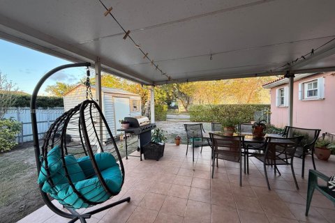 House in Miami, Florida 3 bedrooms, 90.58 sq.m. № 2038385 - photo 25