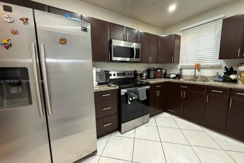 House in Miami, Florida 3 bedrooms, 90.58 sq.m. № 2038385 - photo 11