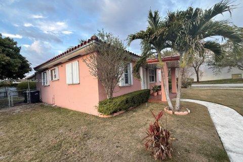 House in Miami, Florida 3 bedrooms, 90.58 sq.m. № 2038385 - photo 5